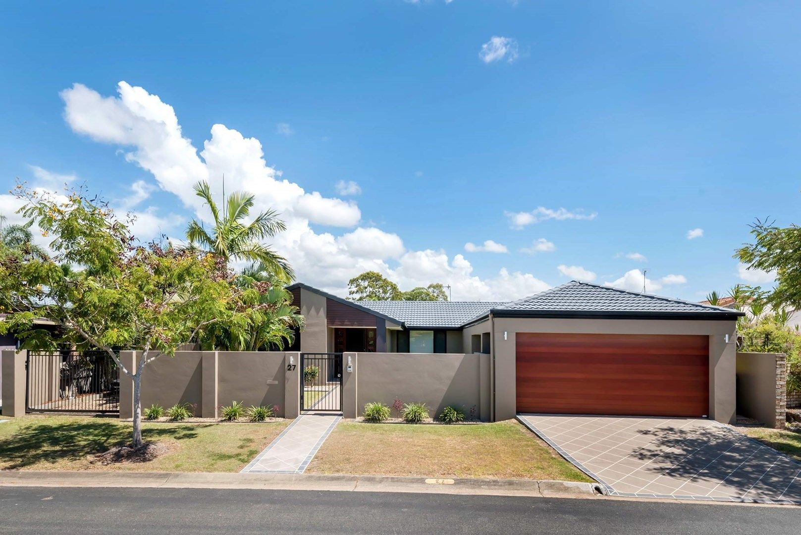 27 Lochinvar Court, Ashmore QLD 4214, Image 0