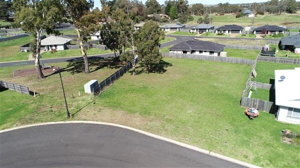 12 Claret Ash Drive, Guyra NSW 2365, Image 2