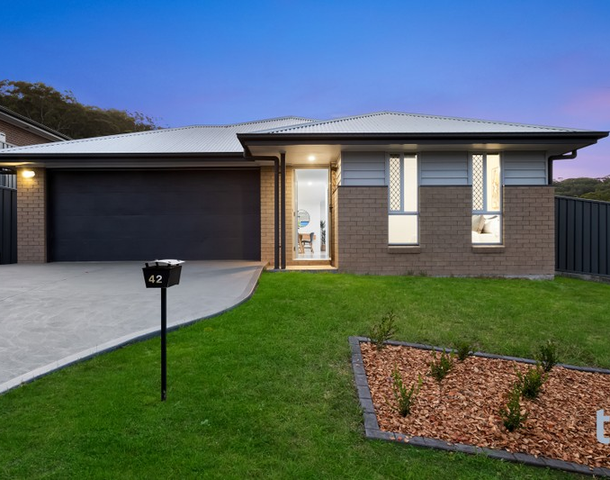 42 Floresta Crescent, Cameron Park NSW 2285