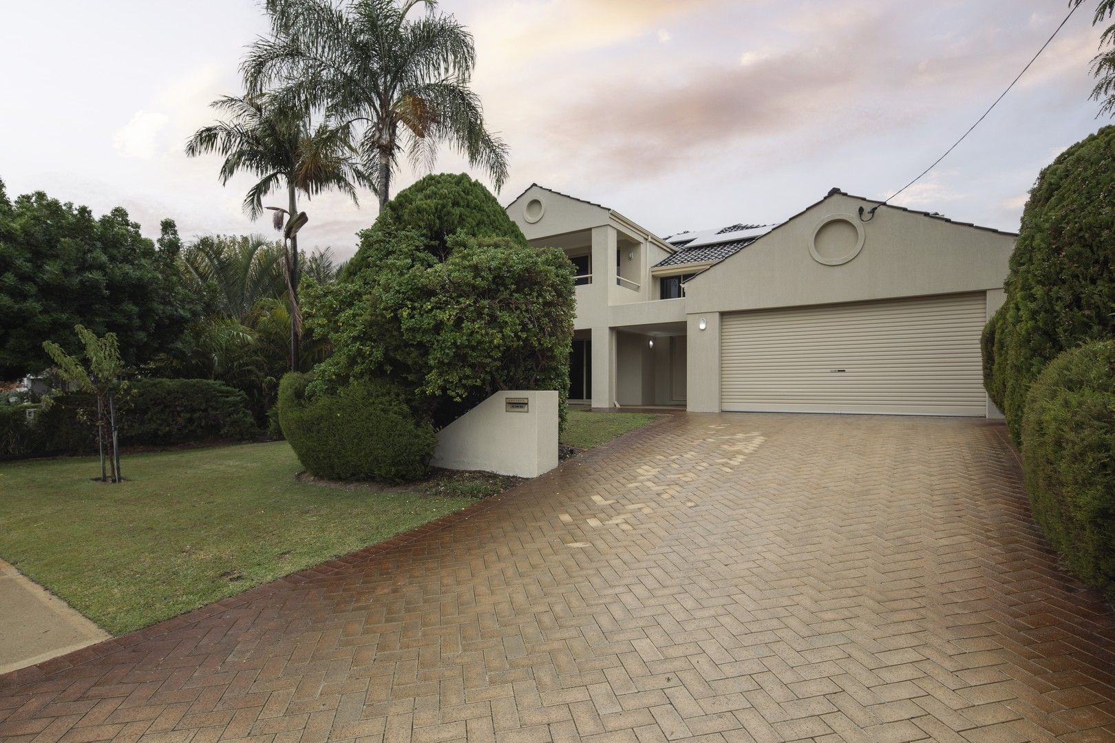 5 bedrooms House in 4 Wareana Street MENORA WA, 6050