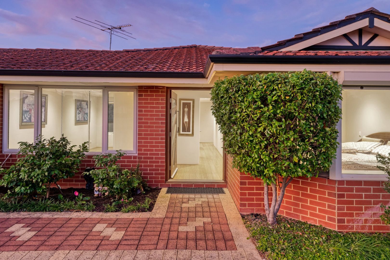 17 Seaton Court, South Guildford WA 6055, Image 1