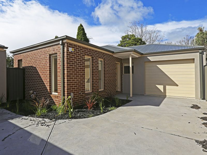 2 bedrooms Apartment / Unit / Flat in 3/2 Hamilton Court BREAKWATER VIC, 3219