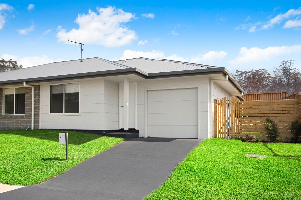 16 Seminar Street, Thrumster NSW 2444