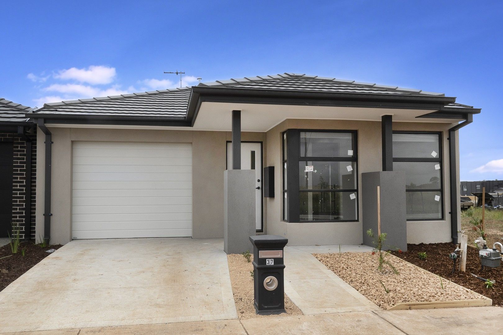 3 bedrooms House in 37 Harrier Circuit DEANSIDE VIC, 3336