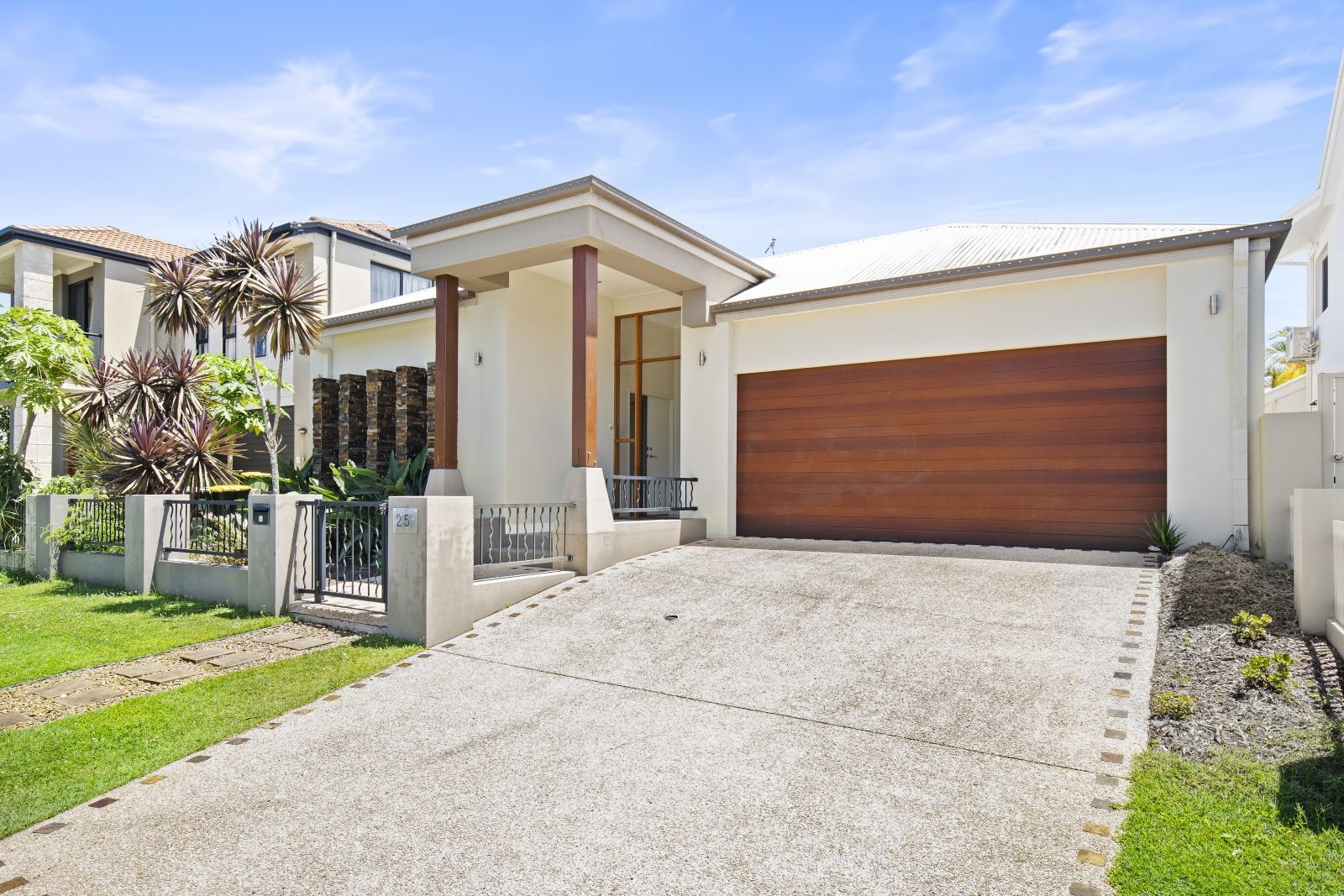 3 bedrooms House in 25 Meridien Avenue VARSITY LAKES QLD, 4227