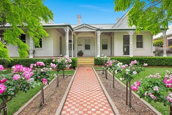 5 bedrooms House in 90 Carthage Street TAMWORTH NSW, 2340