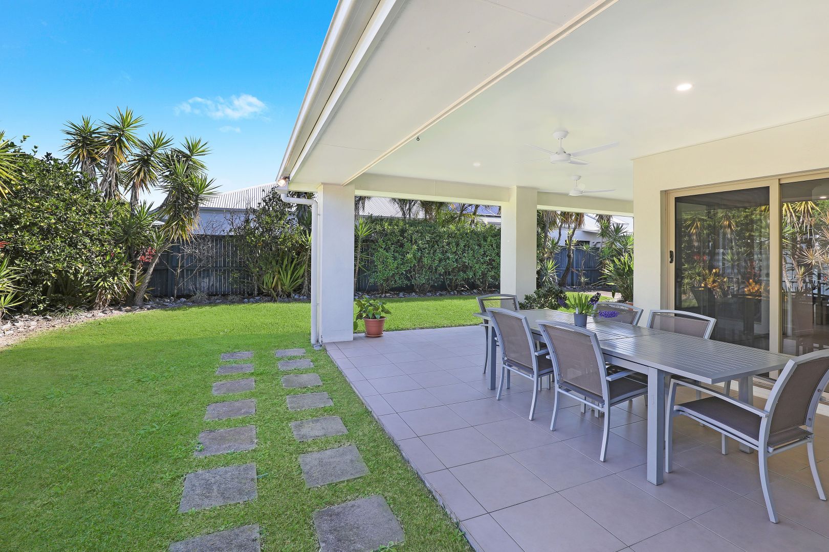 2 Castaway Court, Kawana Island QLD 4575, Image 2