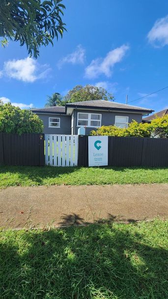 2 bedrooms House in 32A Hurst Street WALKERVALE QLD, 4670