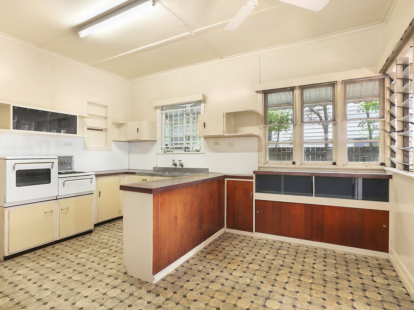 17 Saunders Street, Indooroopilly QLD 4068, Image 2