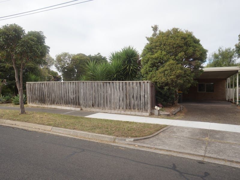 4 bedrooms House in 8 Walker Road MOUNT WAVERLEY VIC, 3149