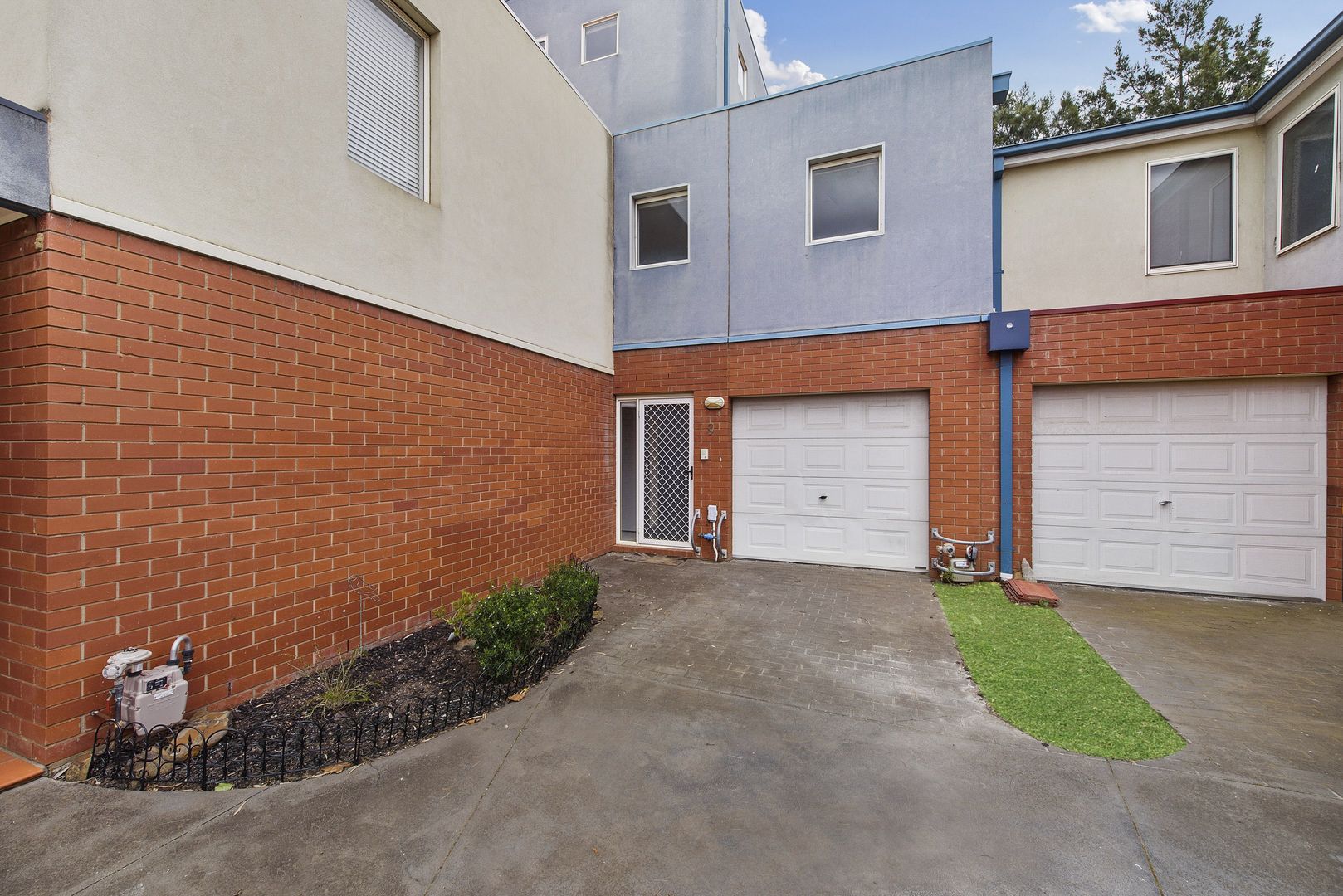 9/4 Landers Court, Caroline Springs VIC 3023, Image 2