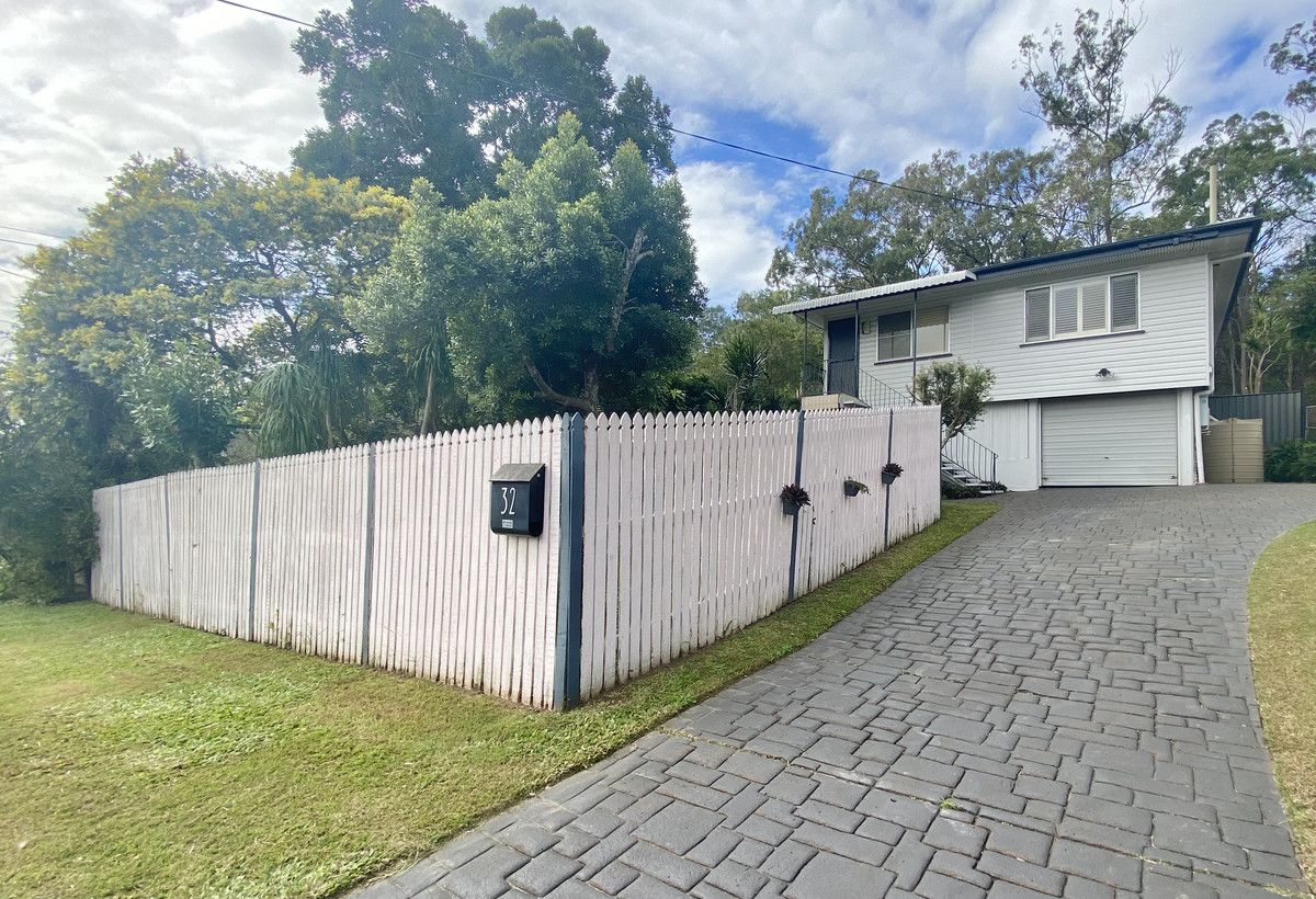 4 bedrooms House in 32 Milanion Crescent CARINDALE QLD, 4152