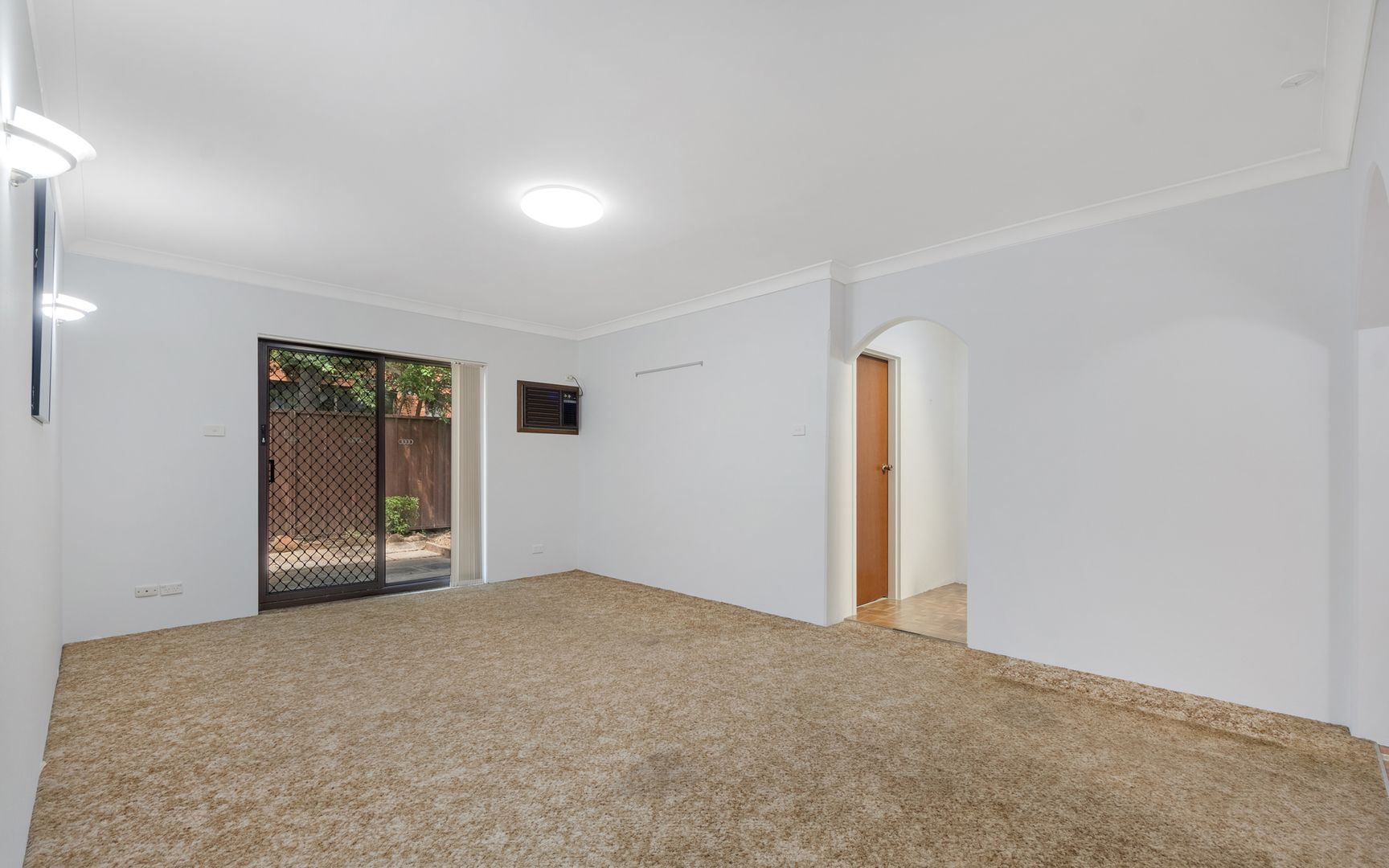 4/30 Broughton Street, Campbelltown NSW 2560, Image 2