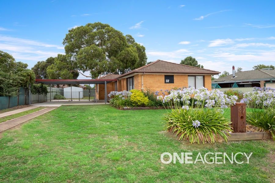 37 DUNN AVENUE, Forest Hill NSW 2651, Image 0