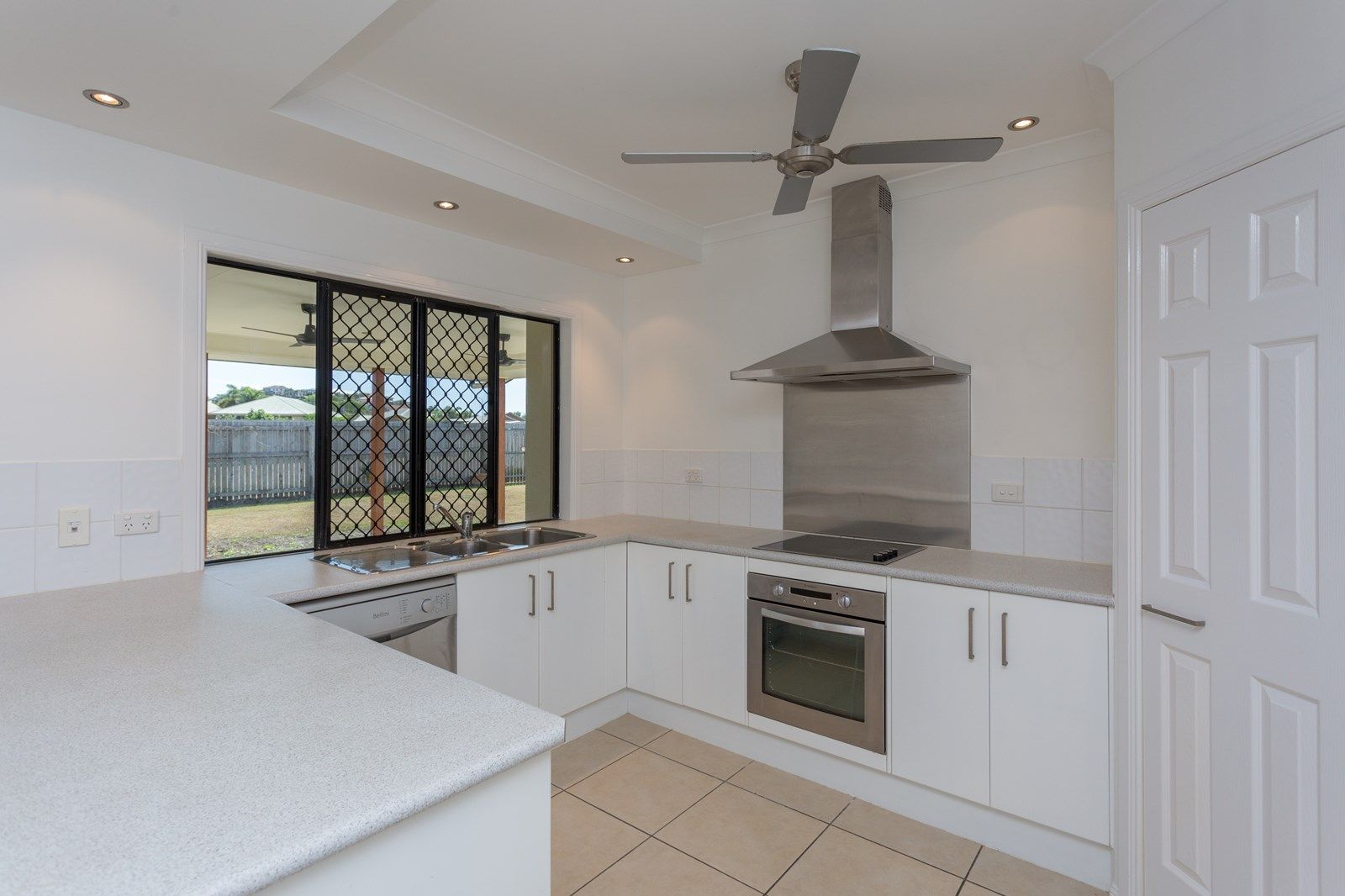 8 Slater Avenue, Blacks Beach QLD 4740, Image 2