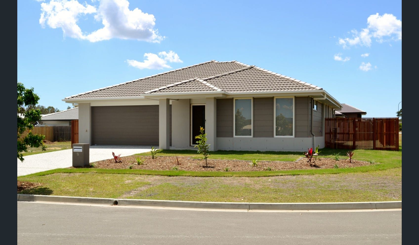 4 bedrooms House in 11 Undarra Street PIMPAMA QLD, 4209