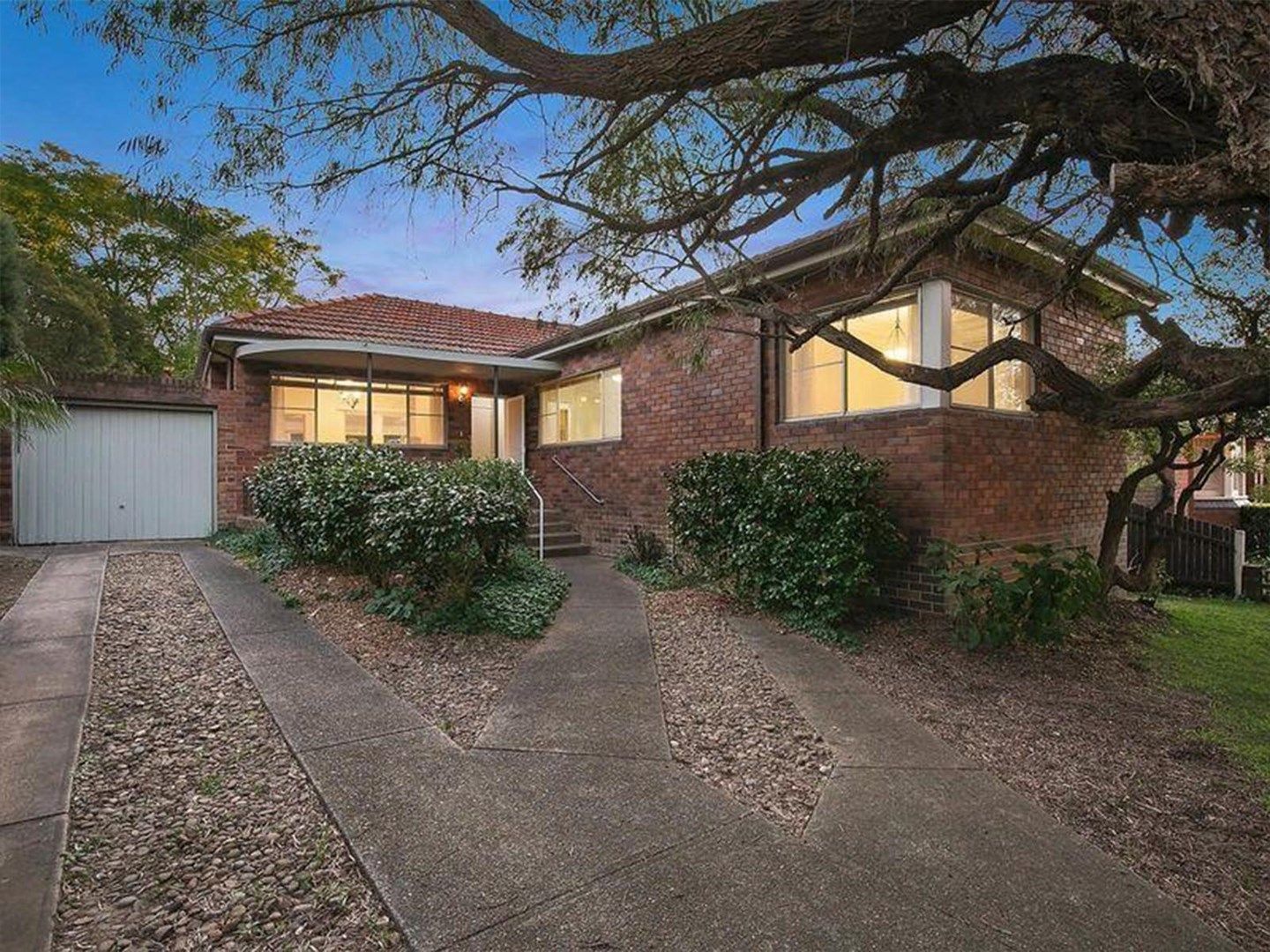 3 bedrooms House in 15 Glenview Avenue EARLWOOD NSW, 2206