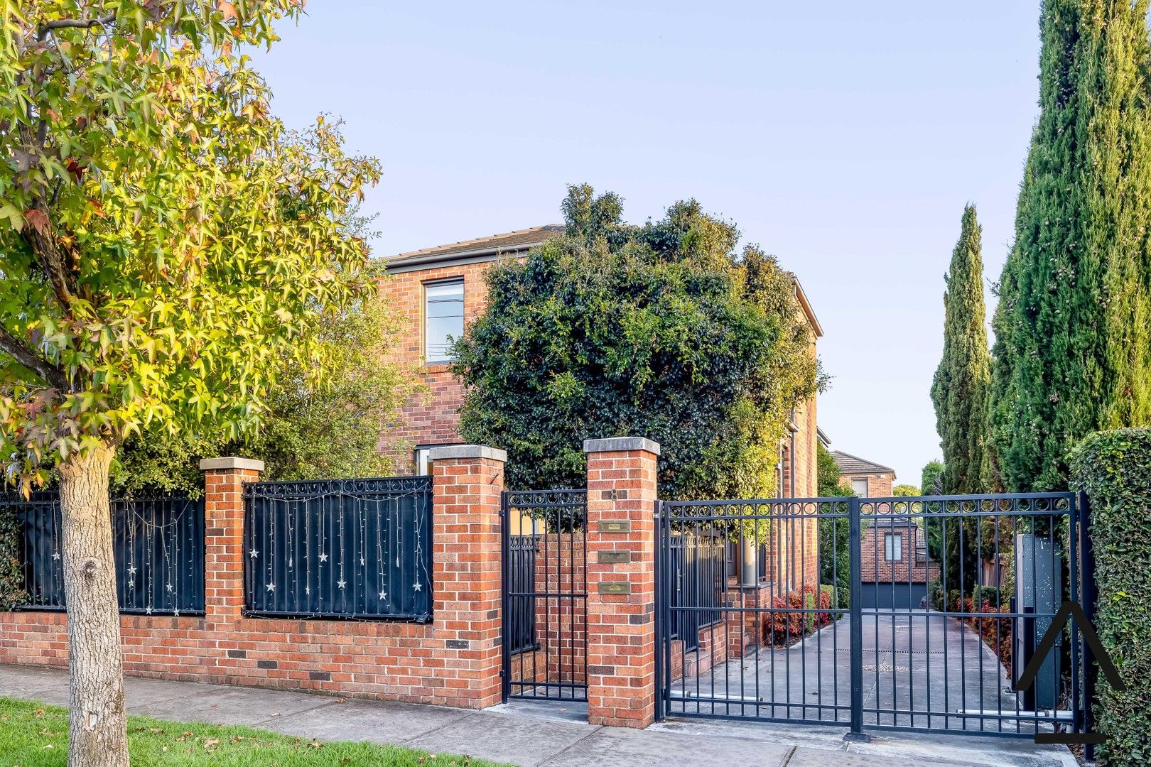 4 bedrooms Townhouse in 1/8 Mowbray Street HAWTHORN EAST VIC, 3123