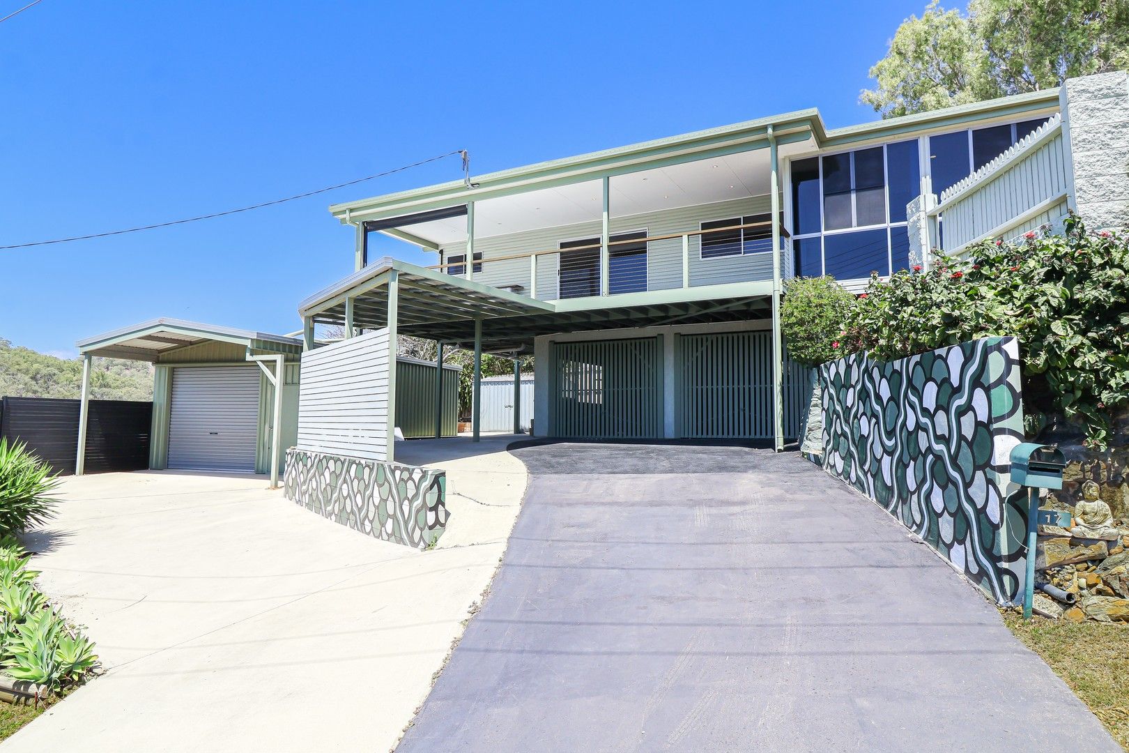 4 bedrooms House in 17 Far Street WEST GLADSTONE QLD, 4680