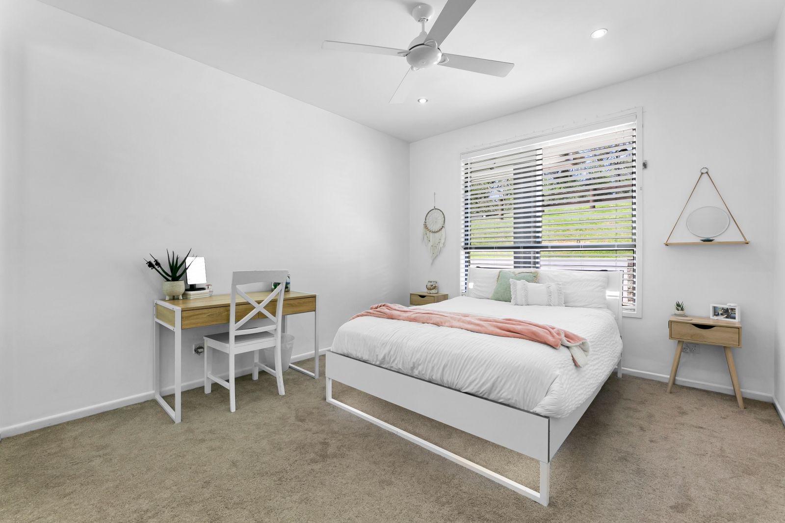 5 bedrooms House in 24 Miandetta Drive ADVANCETOWN QLD, 4211