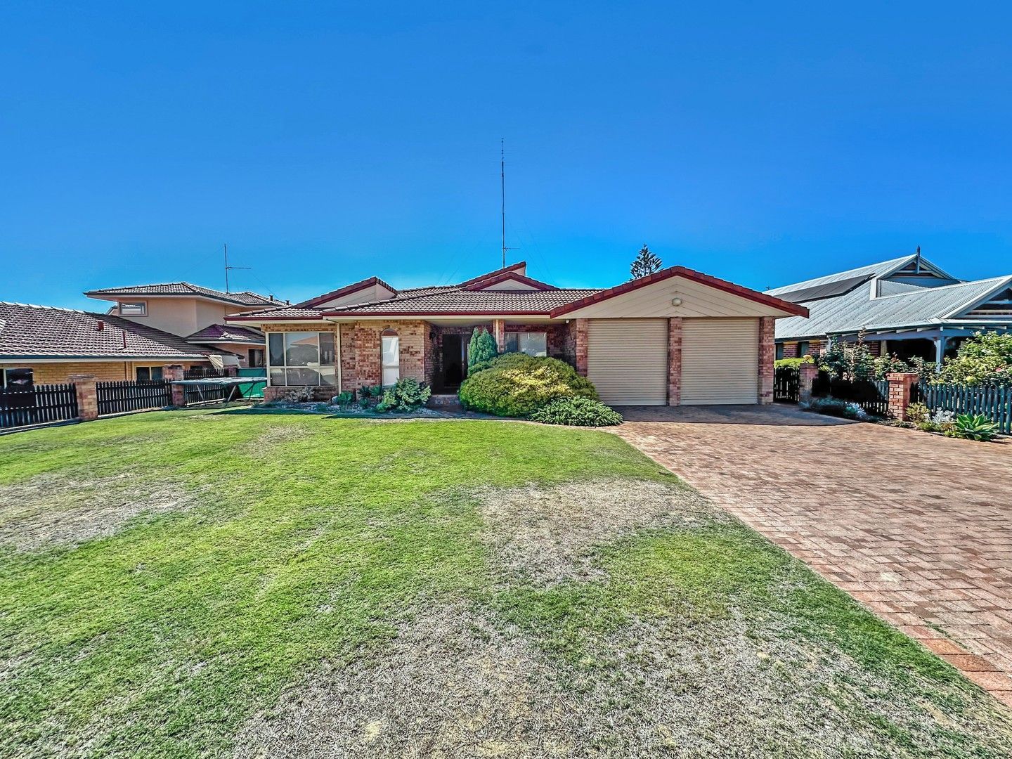 4 bedrooms House in 11 Ramillies St SOUTH BUNBURY WA, 6230