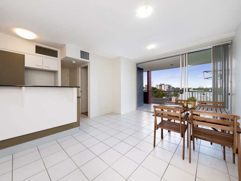 18/27 Station Road, Indooroopilly QLD 4068, Image 1