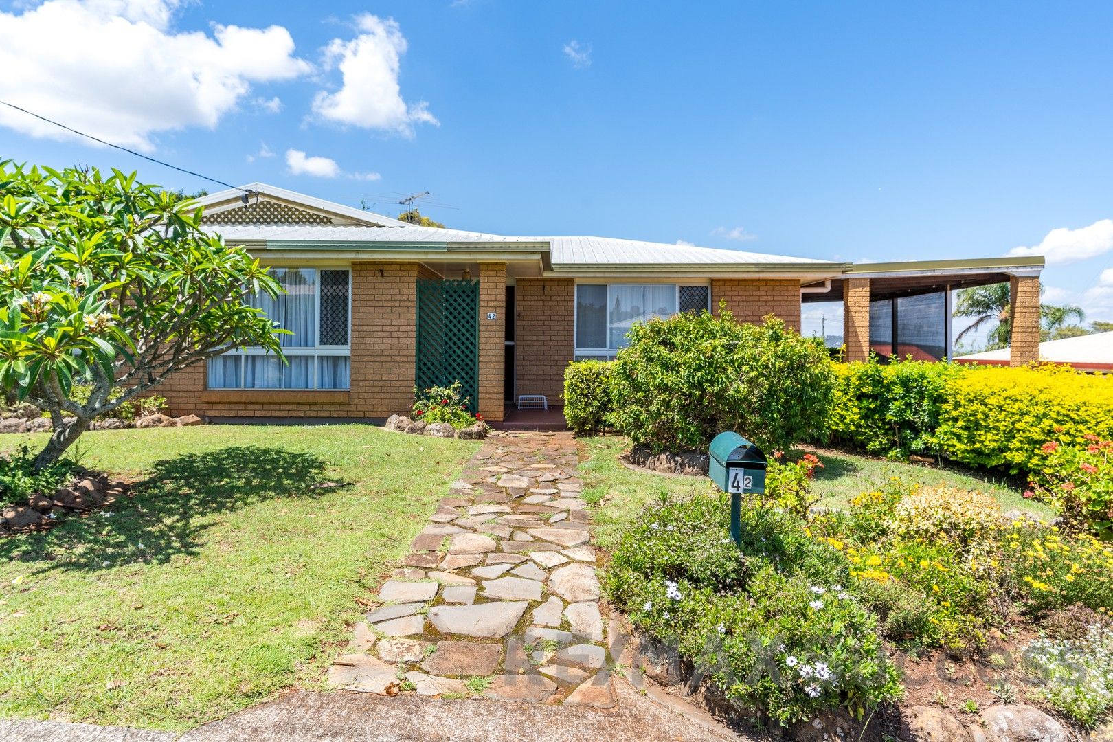 3 bedrooms House in 42 Blue Gum Drive NEWTOWN QLD, 4350