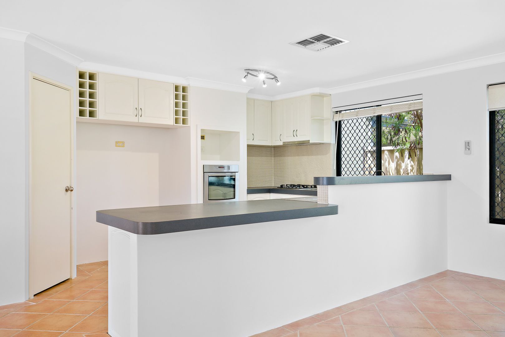 7 Jenniphur Court, Atwell WA 6164, Image 2