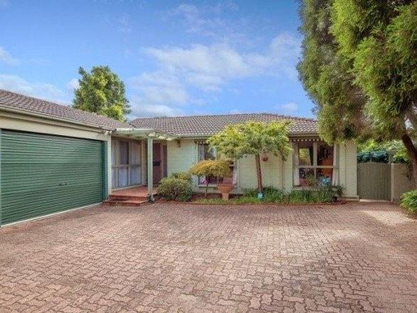 1 Dumfries Court, Glen Waverley VIC 3150, Image 1