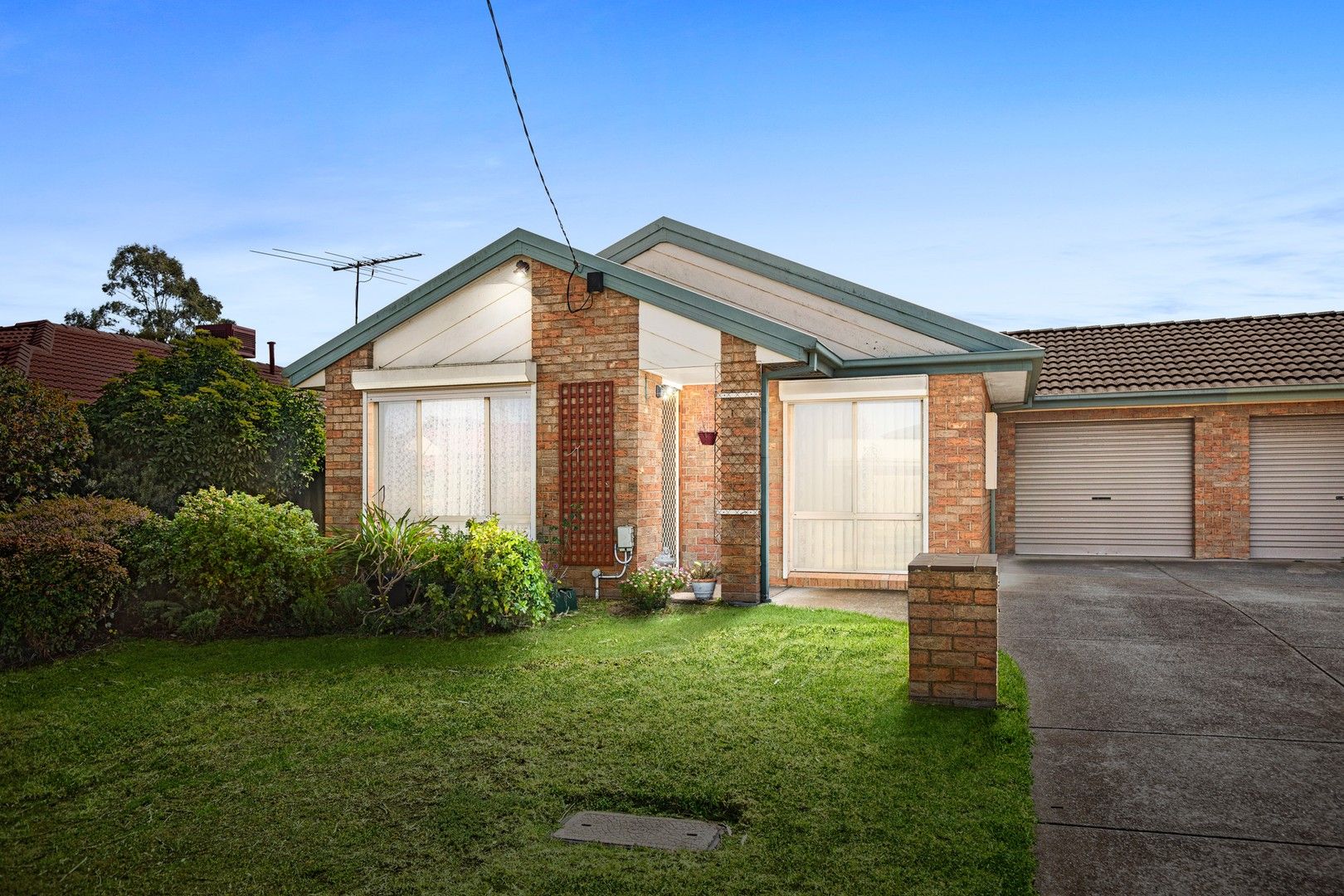 2 bedrooms House in 9 Veronica Court WERRIBEE VIC, 3030