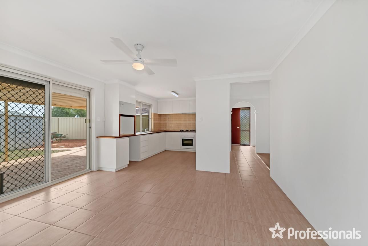 3 bedrooms House in 31A Moreton Crescent WARNBRO WA, 6169