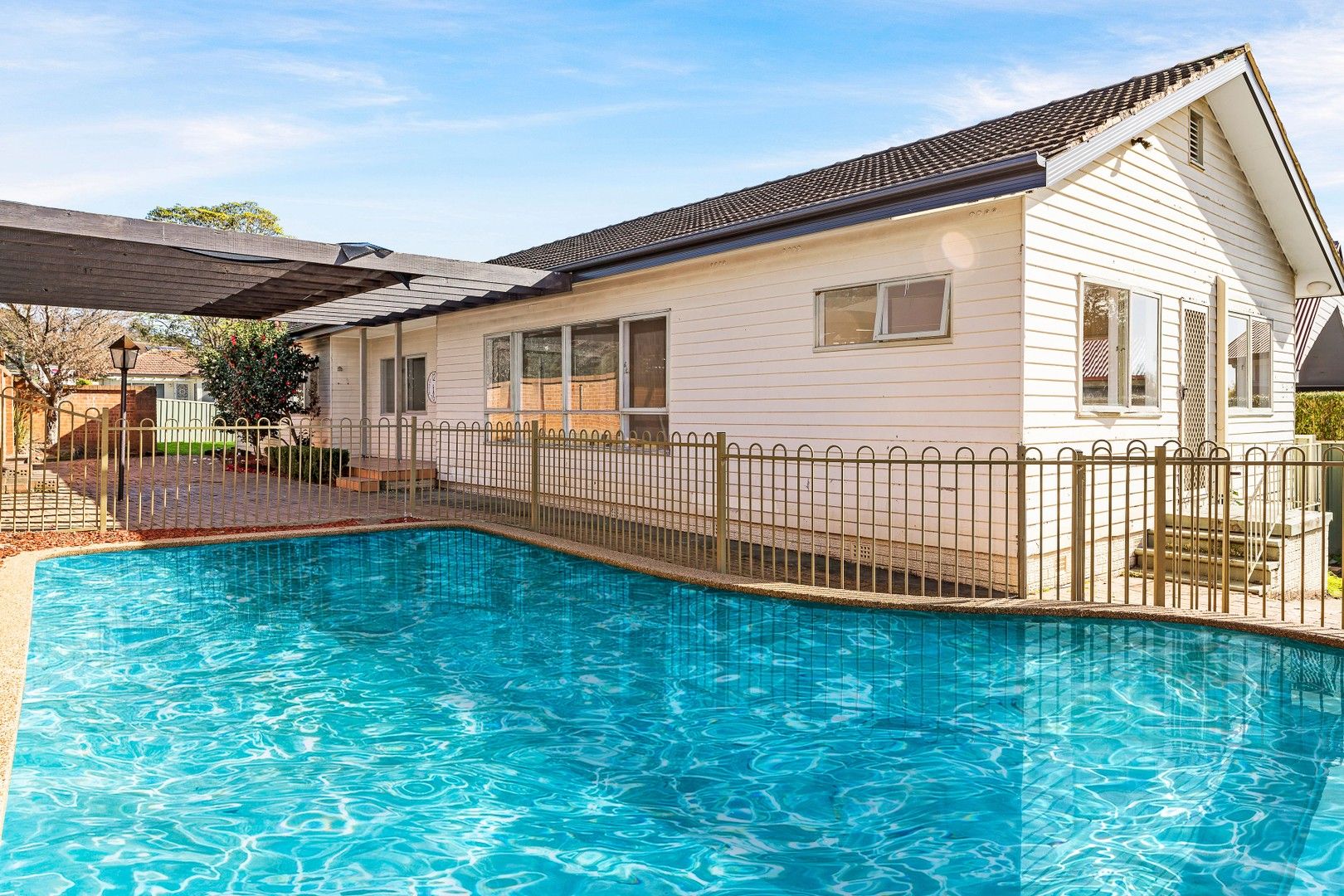 4 bedrooms House in 17 Macquarie Avenue CAMDEN NSW, 2570