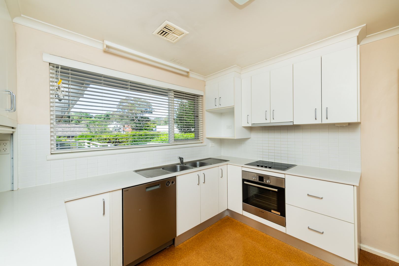 11 Chermside St, Deakin ACT 2600, Image 2