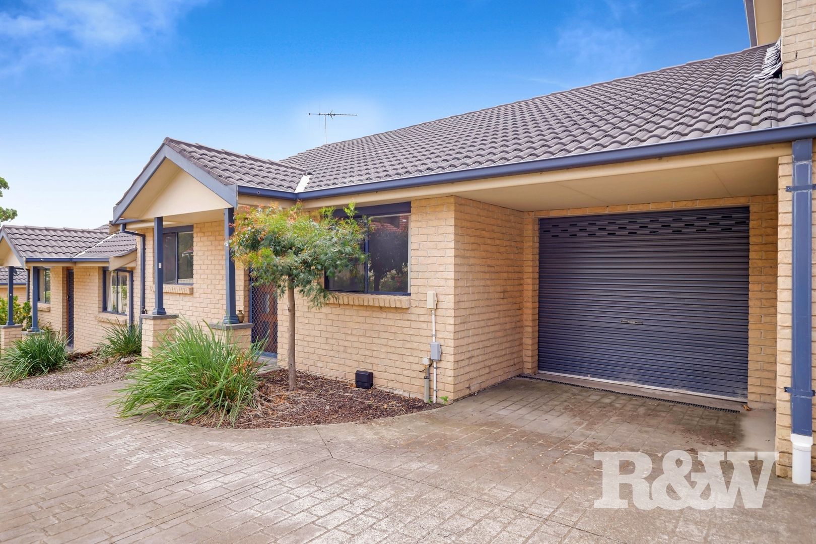 2/67 Canterbury Road, Glenfield NSW 2167