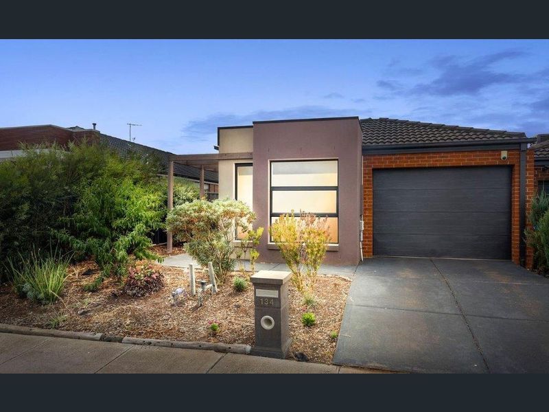 3 bedrooms House in 134 Eureka Drive MANOR LAKES VIC, 3024