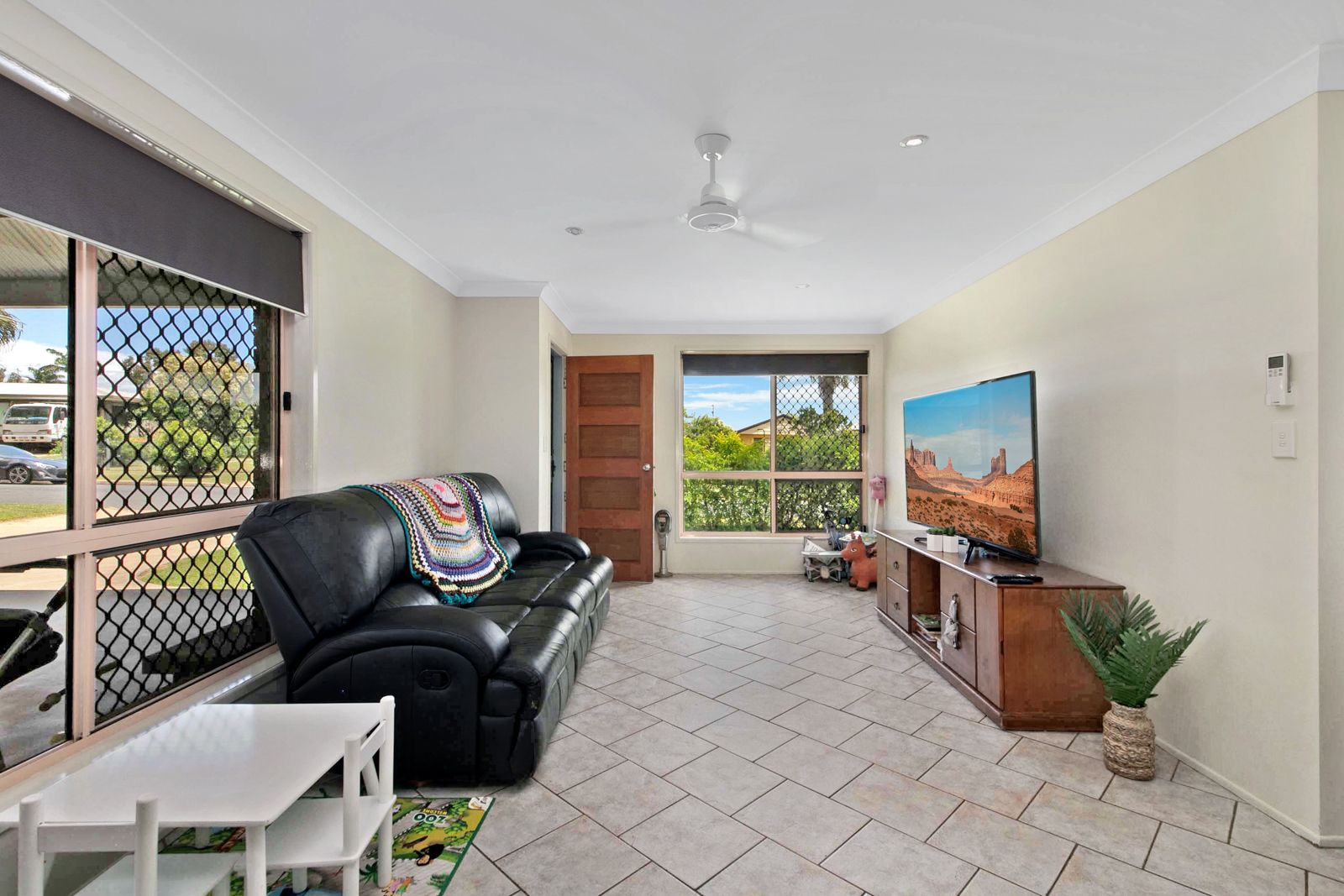 2 Charles Crescent, Gracemere QLD 4702, Image 2