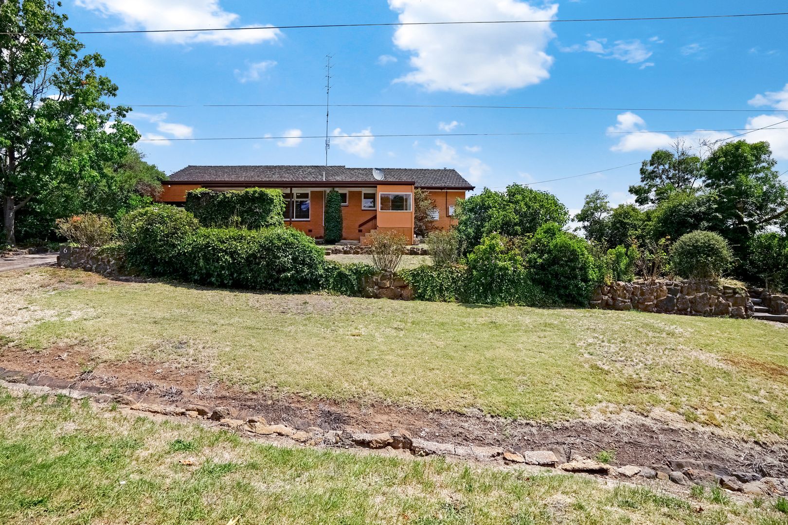 6 Leslie Street, Clunes VIC 3370, Image 2