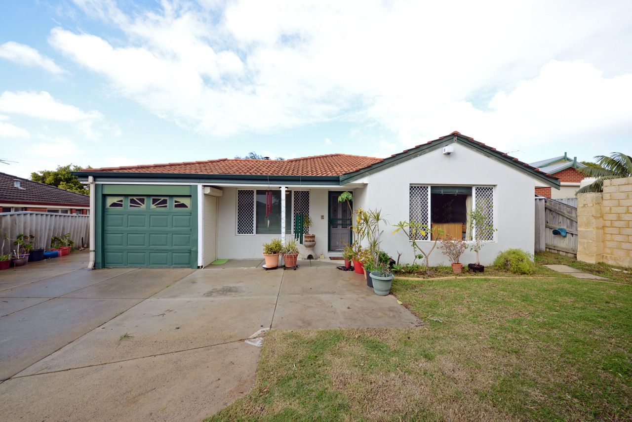 4 bedrooms House in 11 Whiston Crescent CLARKSON WA, 6030