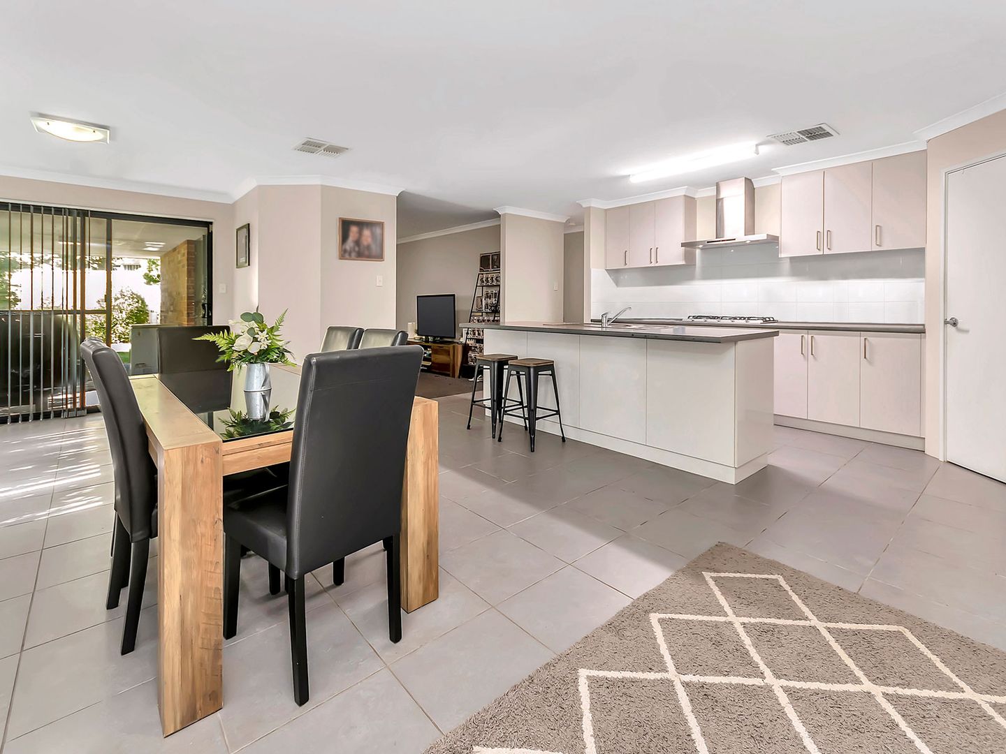 8 Gilba Place, Maida Vale WA 6057, Image 1