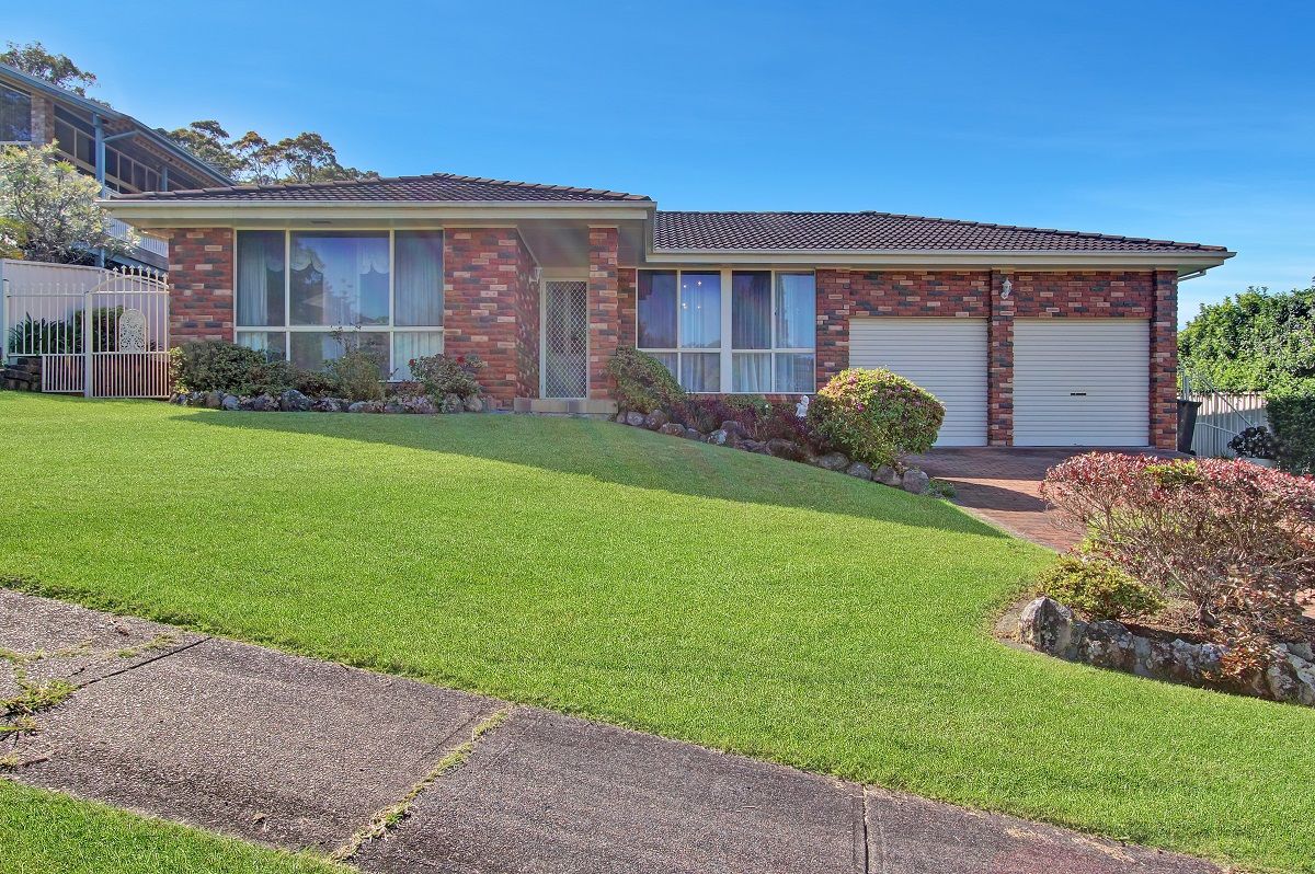 4 bedrooms House in 4 Cimarron Close ELEEBANA NSW, 2282