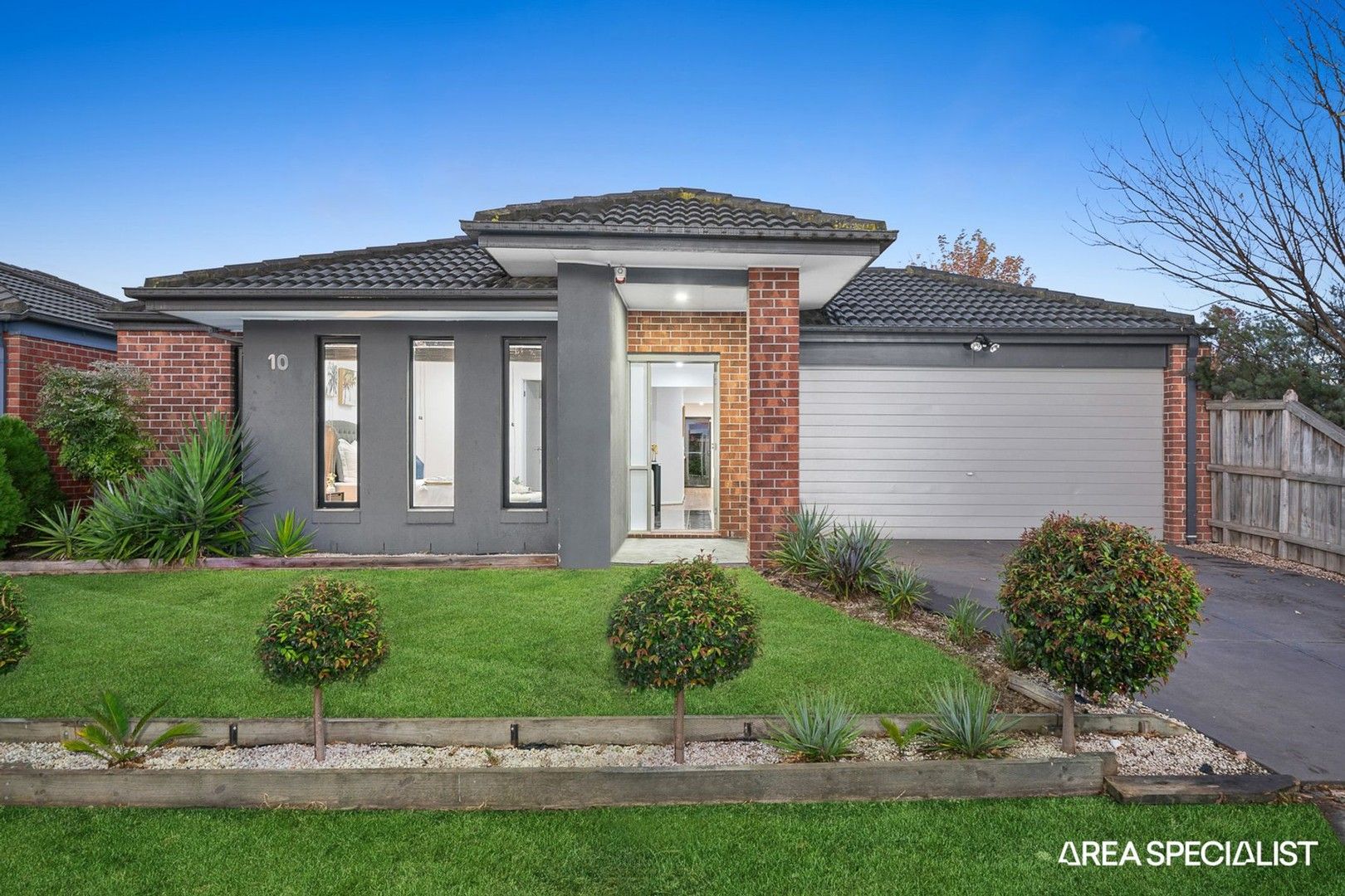 4 bedrooms House in 10 Camkerr Place LYNDHURST VIC, 3975