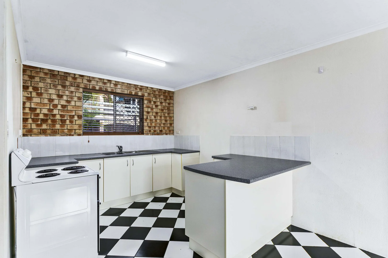 Additional image 6 of 4/1 King Street, Urangan QLD 4655