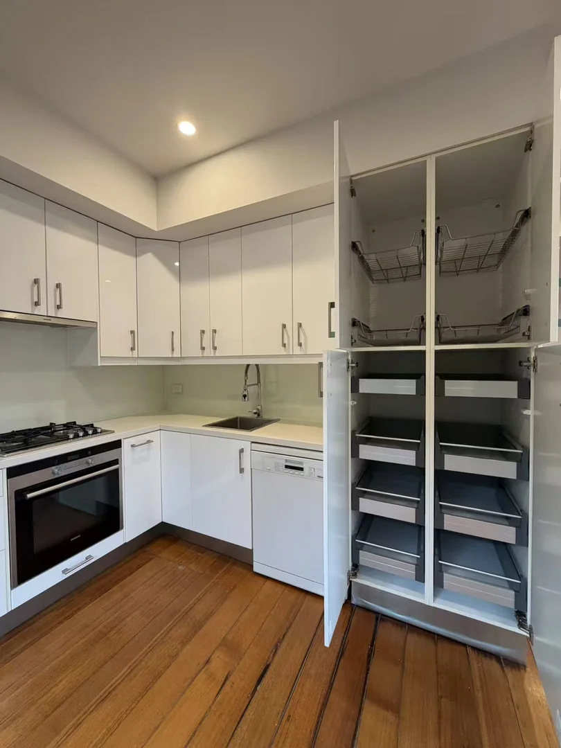 Additional image 3 of 32 Carnarvon Road, Caulfield North VIC 3161