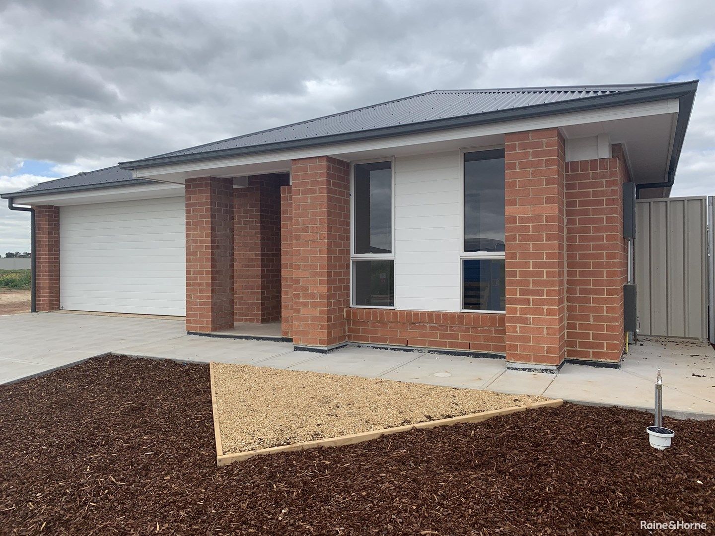 4 bedrooms House in 5 Yamuna Avenue MUNNO PARA WEST SA, 5115