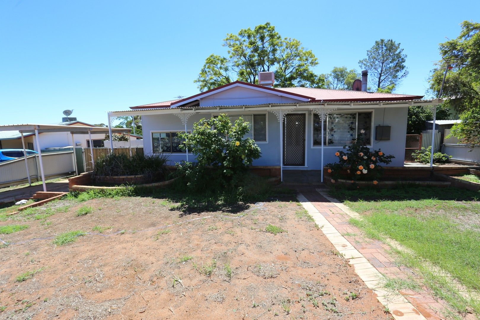 4 bedrooms House in 11 New Compton Street KAMBALDA EAST WA, 6442