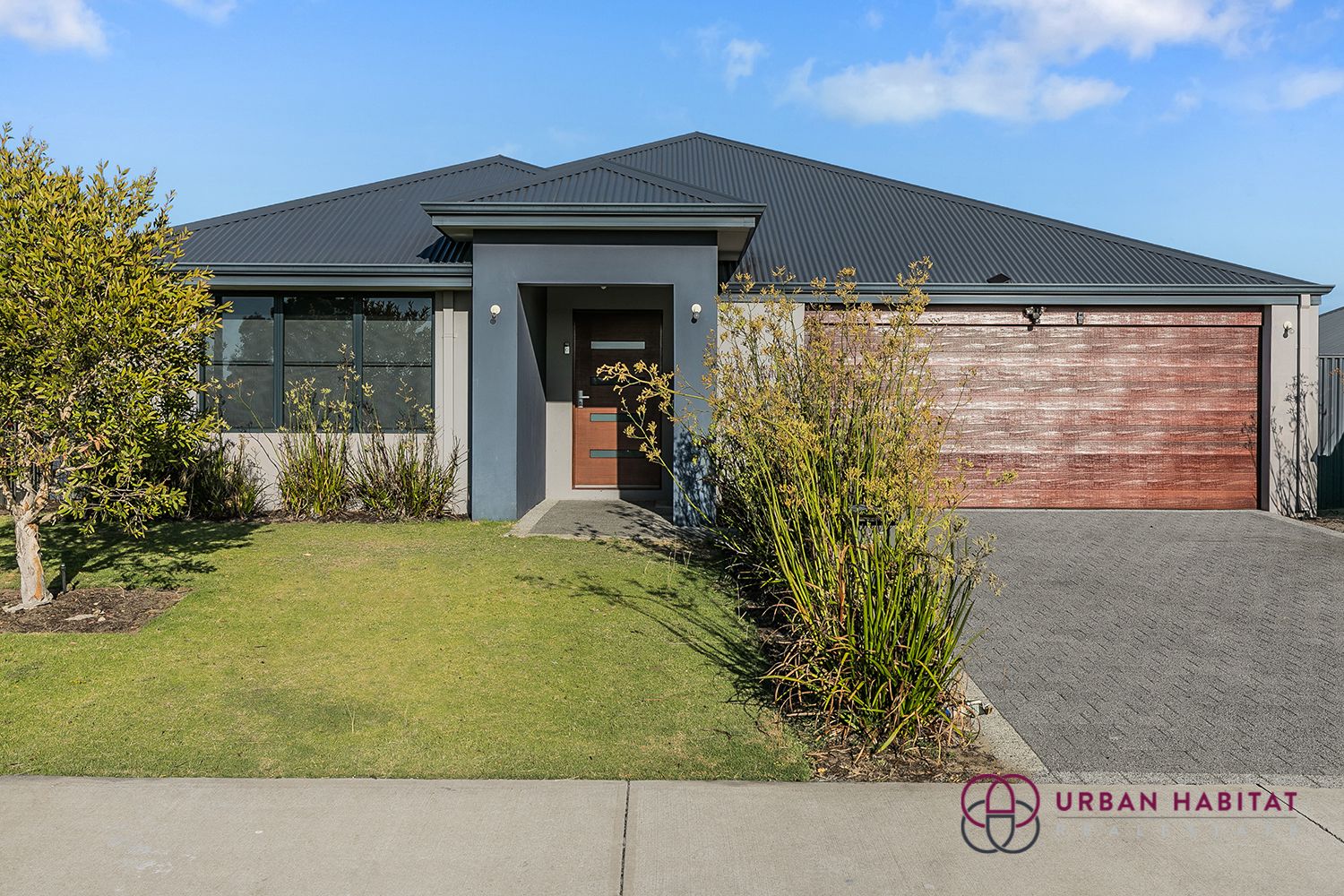 4 bedrooms House in 15 Dawn Street WELLARD WA, 6170