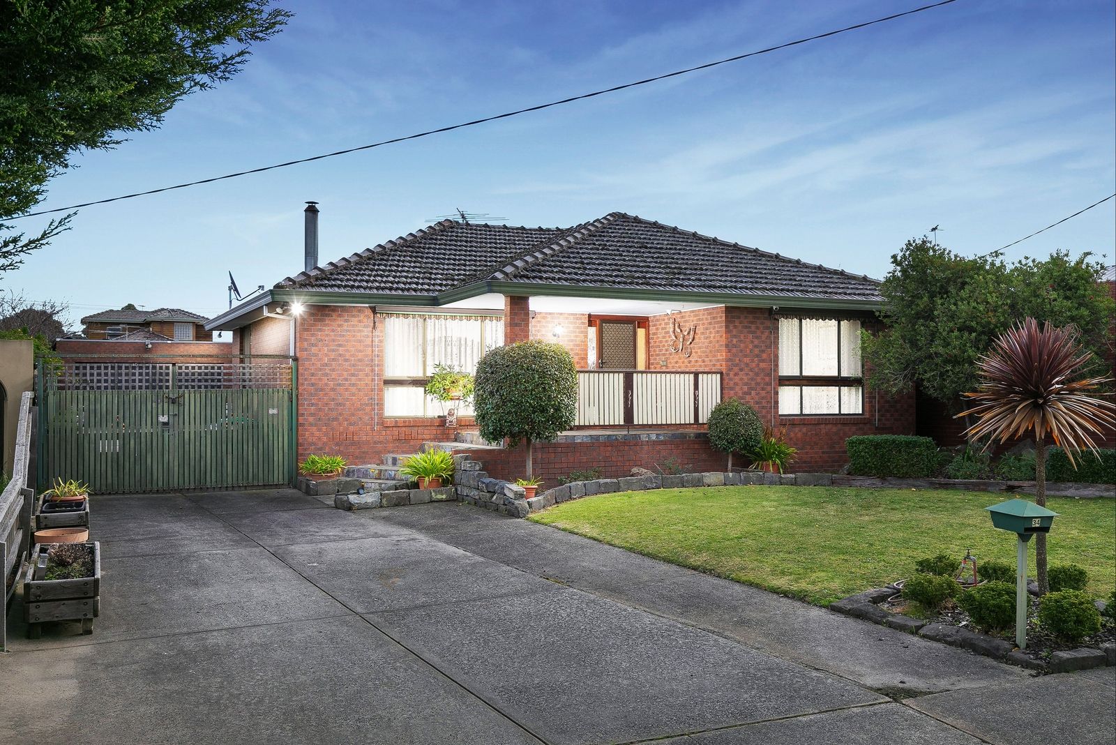 34 Newbold Avenue, Craigieburn VIC 3064, Image 2