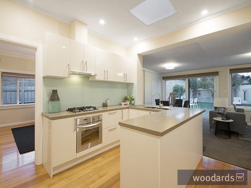 15 Thaxted Road, Murrumbeena VIC 3163, Image 2