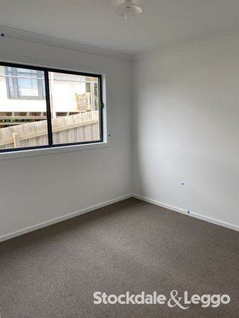 4 bedrooms House in 17 Omaru Court CHURCHILL VIC, 3842