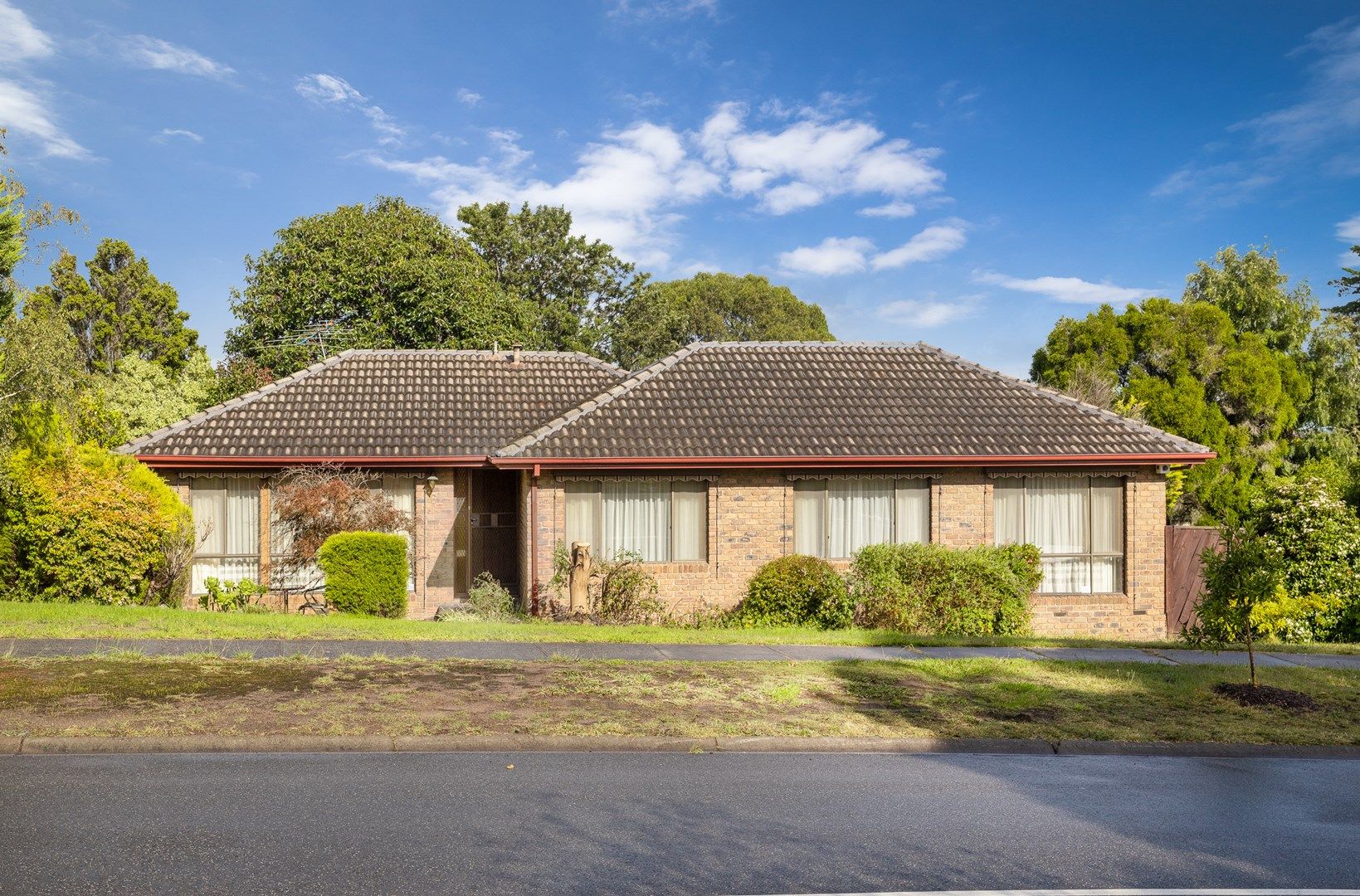 3 bedrooms House in 6 Haite Court ENDEAVOUR HILLS VIC, 3802
